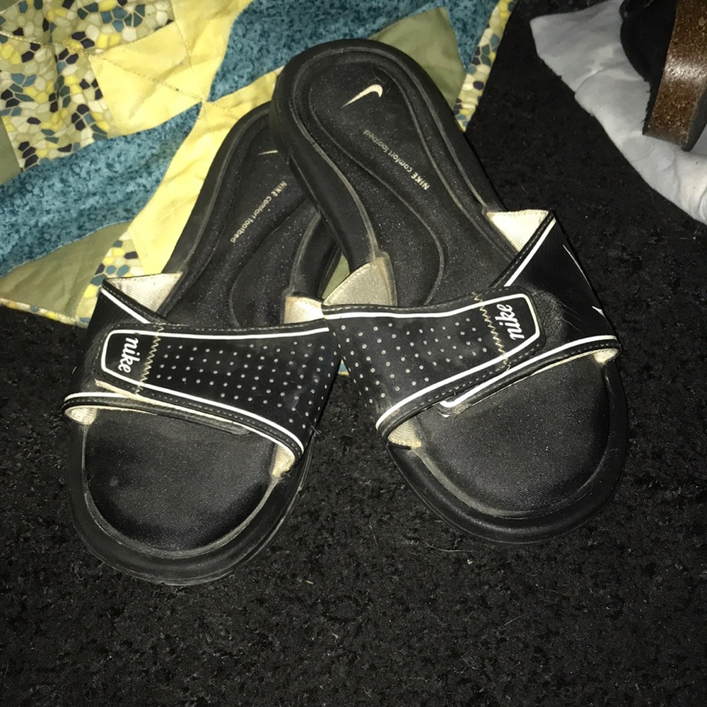 velcro nike foam slides